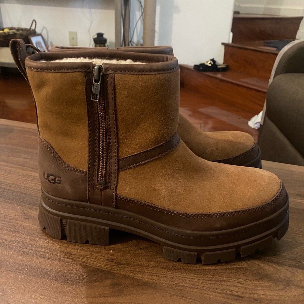 New Ugg Ashton Zip Bootie in Chestnut Brown Size 8.5